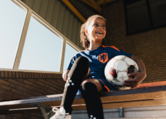 Meisje met voetbal