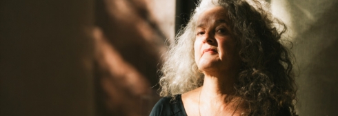 Anita kijkt weg